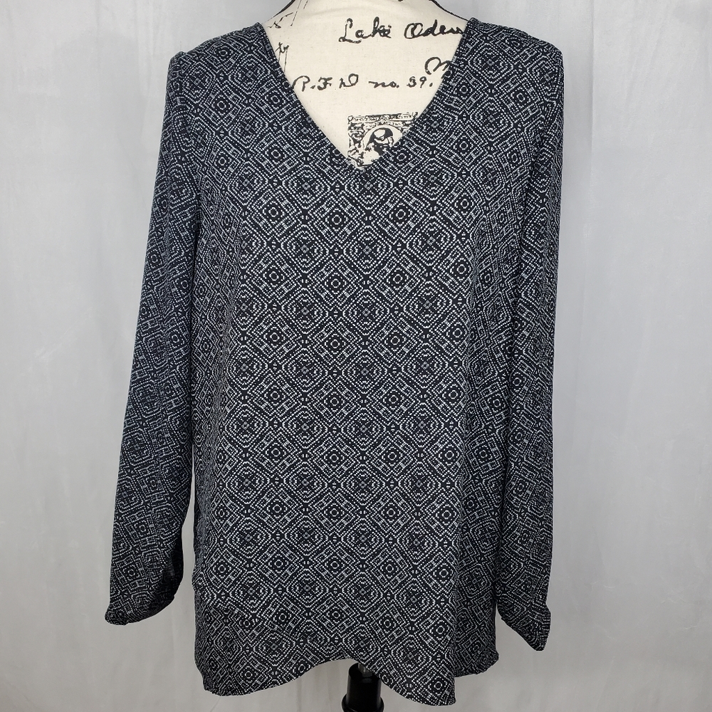 Chelsea & Theodore long sleeve top